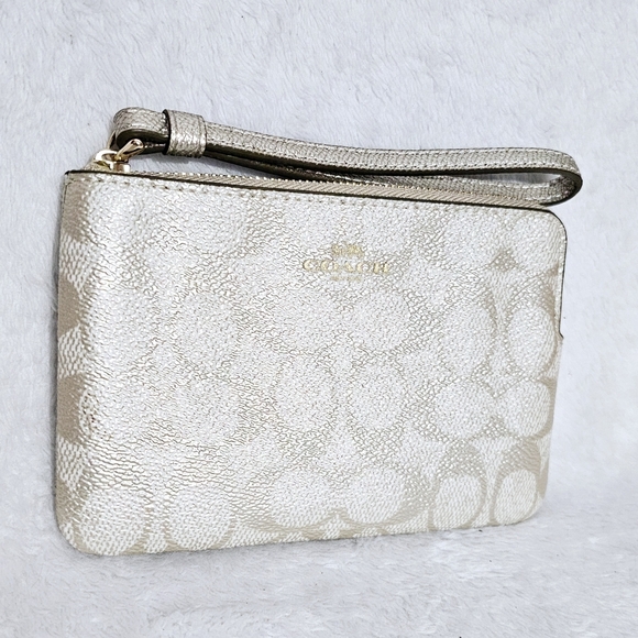 NWOT Coach Metallic Signature Wristlet - Picture 1 of 12